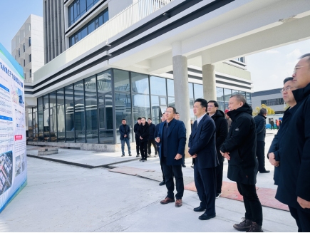 市委書記楊宏星率隊(duì)赴銅陵科創(chuàng)產(chǎn)業(yè)園調(diào)研項(xiàng)目建設(shè)、科技創(chuàng)新和為企服務(wù)工作